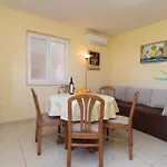 Lovely Apartment In Zadar With Wifi