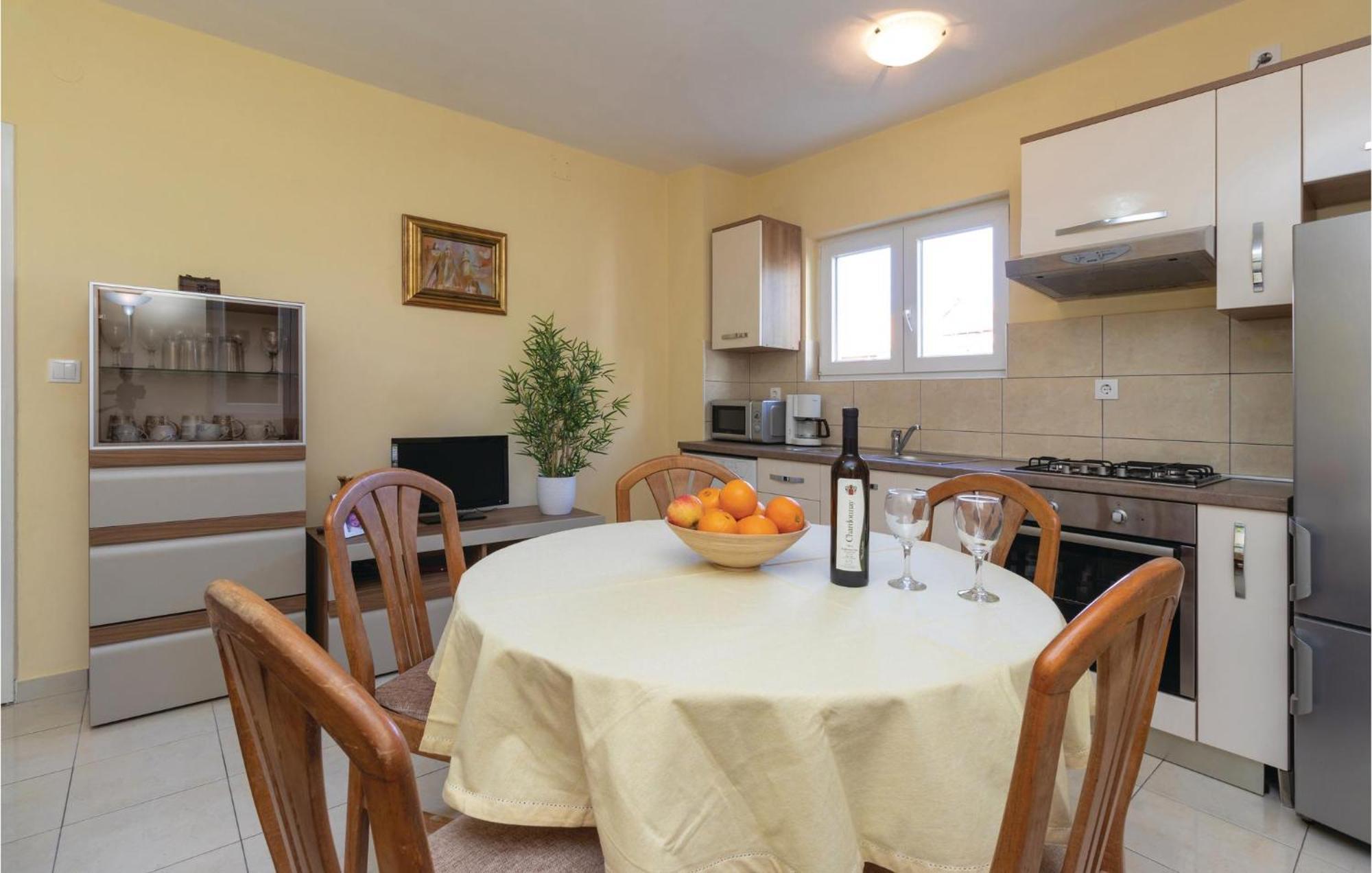 Appartement Lovely In With Wifi Zadar